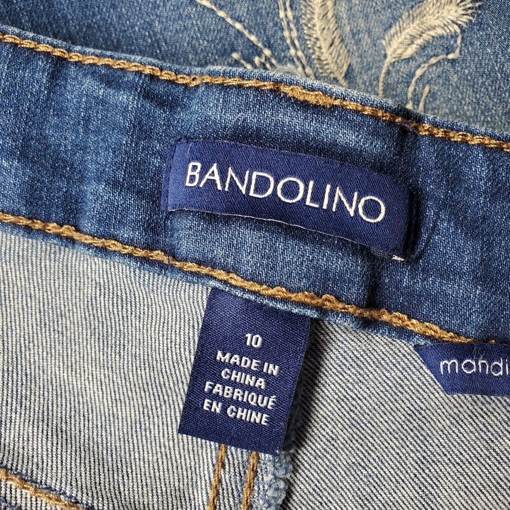 Bandolino Mandie Crop Dark Wash Floral Embroidered Women's Denim Jeans Size 10 - Picture 2 of 16